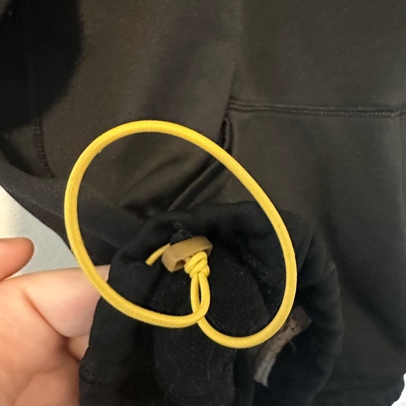 Nike Therma Fit Woman's Size M Black Purple Pullover Hoodie Comfy Sweater Pocket - Picture 4 of 13